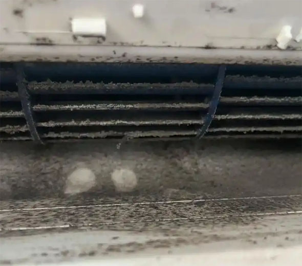 准格尔空调吹的风有股烧焦味是怎么回事